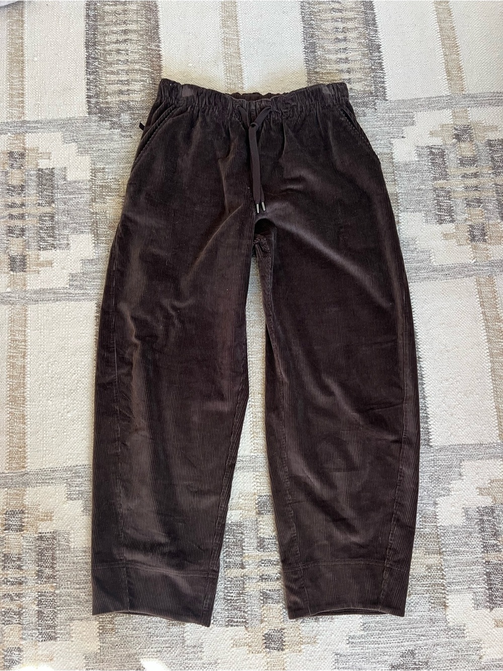 Lululemon Women’s Corduroy Barrel Pants